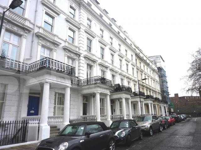 			AVAIL 15/7/16!, 4 Bedroom, 1 bath, 1 reception Flat			 St Stephens Gardens, NOTTING HILL 